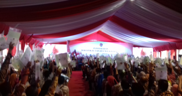 Pembagian Sertifikat TORA Prov Riau di Gedung Daerah, Pekanbaru- R1/puri 