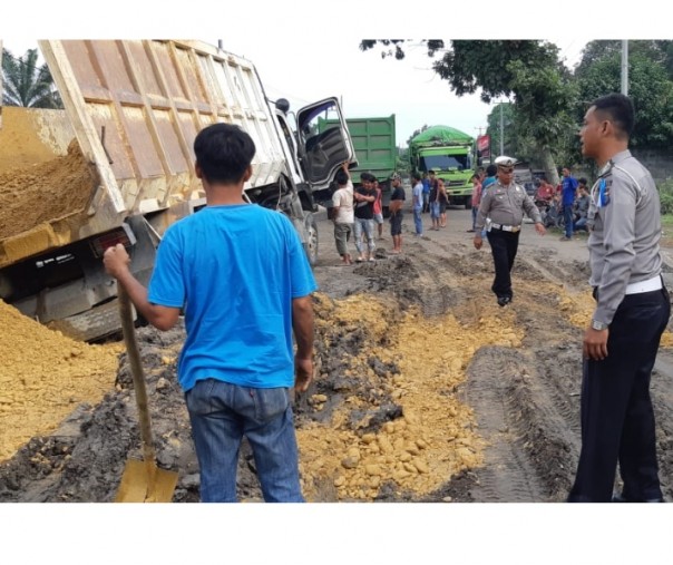 Parahnya kerusakan jalan di Kilometer 31, jalan penghubung Bangkinang - Petapahan
