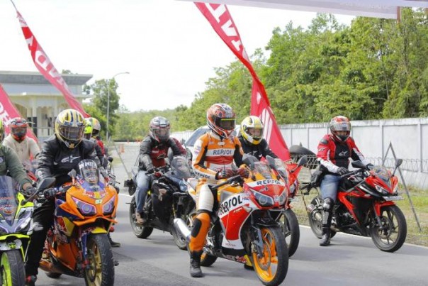 Para bikers jajal ketangguhan CBR Series di Sirkuit Sport Center Bangkinang