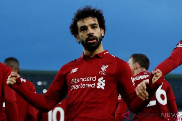 Pemain Liverpool Mohamed Salah usai cetak gol melalui penalti. 