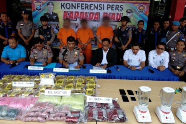 Polda Riau menggelar jumpa pers pengungkapan Narkoba jumlah besar, Rabu siang