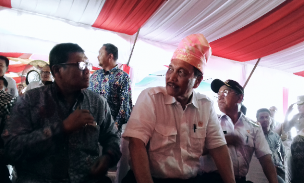 Dukung Program Human Capital, Luhut Minta Gubernur 'Jaring' Anak Riau Berprestasi (foto:R1/puri)