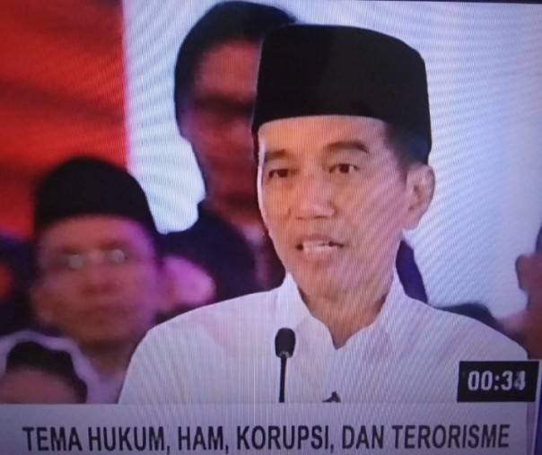 Calon Presiden 01, Joko Widodo, dalam segmen debat membuat pertanyaan sendiri bagi pasangan calon lain. Foto: Riau1.