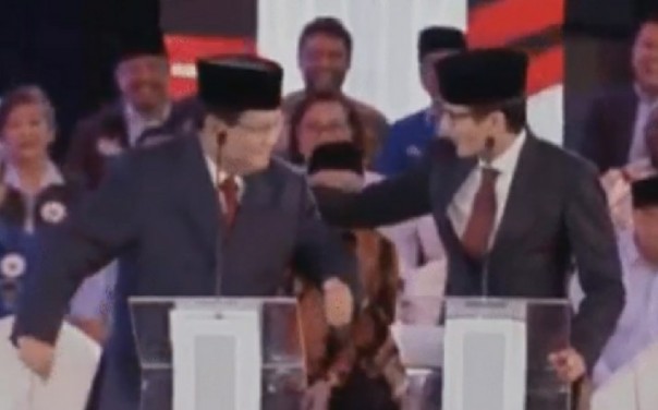Prabowo saat berjoget di tengah memanasnya debat Capres, Kamis malam (Foto Sc)