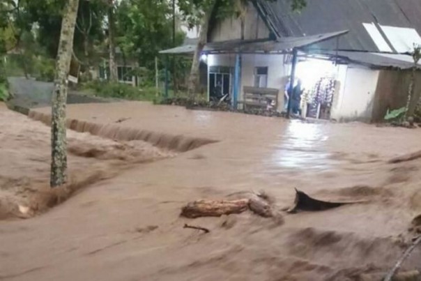 Rumah warga terendam banjir di Solok Selatan. 