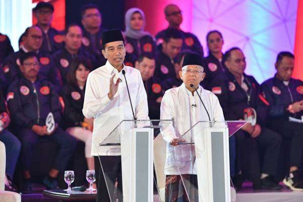 Pasangan Capres-cawapres Jokowi-Ma'ruf Amin saat debat.