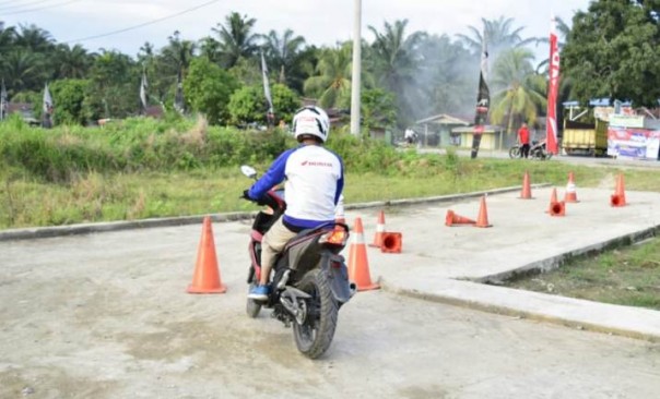 Capella Honda Riau menggelar event safety riding usai deklarasi KMHI di Indragiri Hulu