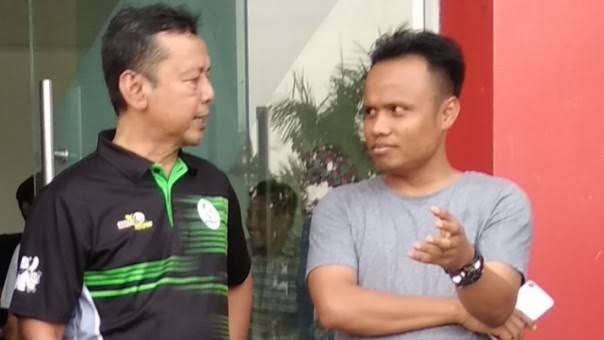 Ketua KONI Kota Pekanbaru, Anis Murzil (kanan) (foto: barkah/riau1.com)