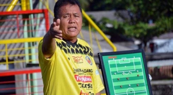 Pelatih Kepala Semen Padang FC, Syafrianto Rusli