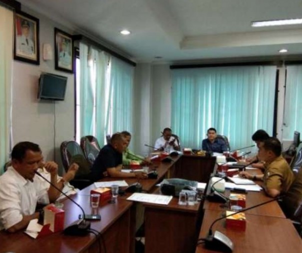 Rapat dengar pendapat Komisi III DPRD Pekanbaru bersama pihak Dinas Pendidikan, Selasa (22/1/2019). Foto: Pekanbaru.go.id.