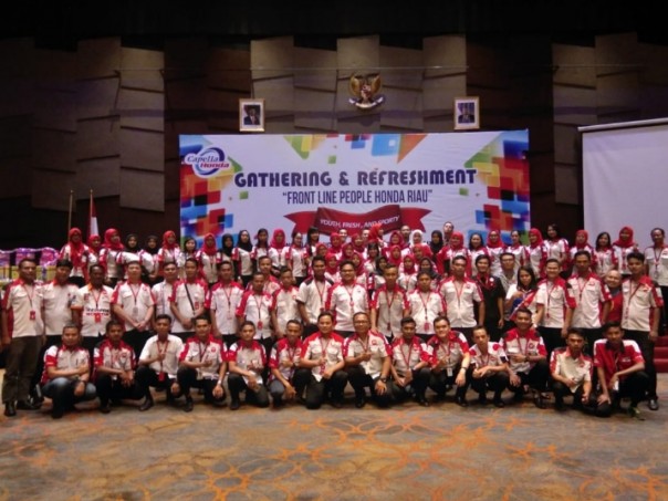 Puluhan peserta gathering frontline people Capella Honda Riau