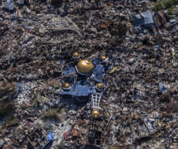 Foto udara rumah-rumah warga yang hancur akibat gempa 7,4 pada skala richter (SR) di Perumnas Balaroa, Palu, Sulawesi Tengah. Foto: Antara.