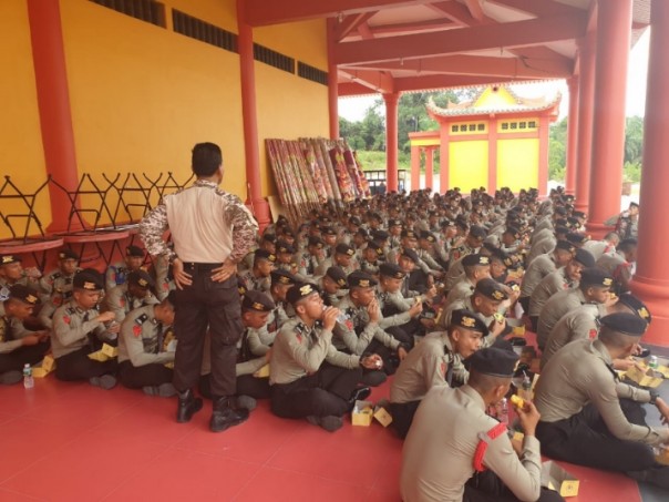 Ratusan siswa SPN Polda Riau saat berkunjung ke Kwan Tee Kong Bio