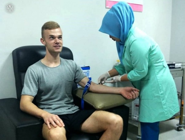Tristan Koskor saat menjalani medical check up sebelum bergabung dengan Semen Padang FC