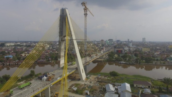 Jembatan Siak IV yang masih belum bisa dilalui setelah diresmikan (foto: dok/riau24group)