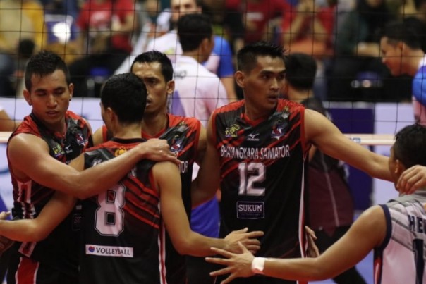 Tim voli putra, Surabaya Bhayangkara Samator saat beraksi di Proliga 2019 Malang