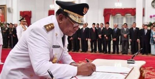 Wan Thamrin Hasyim saat dilantik menjadi Gubernur Riau beberapa waktu lalu