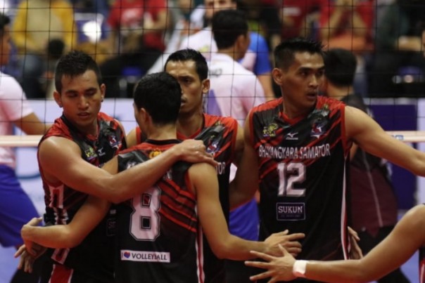 Tim voli putra, Surabaya Bhayangkara Samator saat beraksi di Final Proliga 2019