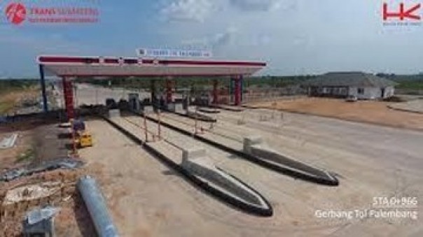 Salah satu gerbang tol Trans-Sumatra. 