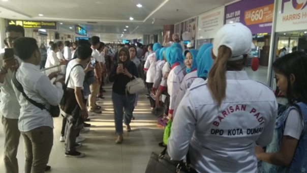 Suasana di terminal kedatangan Bandara SSK II Pekanbaru (foto: barkah/riau1.com)