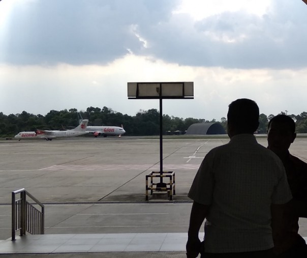 Pesawat Lion Air saat menuju apron di Bandara SSK II Pekanbaru. Foto: Surya/Riau1.