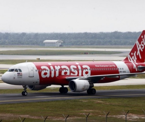 Illustrasi: Pesawat Airbus AirAsia A320-200 di Bandara Internasional Kuala Lumpur. Foto: Reuters. 