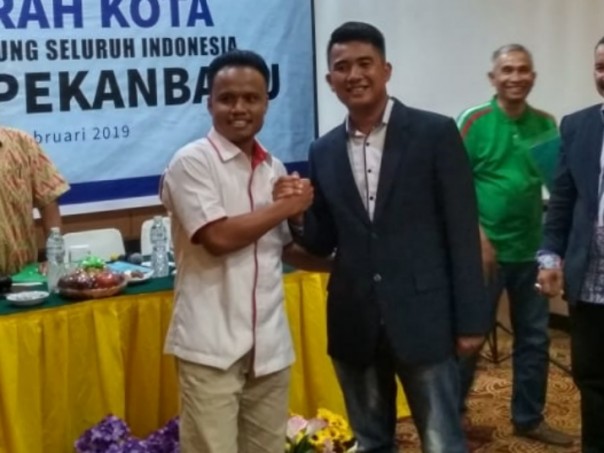 Ketua KONI Kota Pekanbaru, Anis Murzil bersama Ketua Pengcab PODSI Kota Pekanbaru terpilih, Agus Triono usai musorkot PODSI Pekanbaru beberapa waktu lalu (foto: barkah/riau1.com)