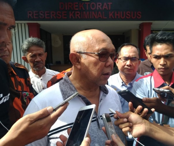 Arsadianto Rachman usai membuat laporan ke Ditreskrimsus Polda Riau pada Selasa sore.