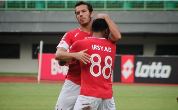 Irsyad Maulana dan Nildo Victor Juffo yang berhasil mencetak dua gol untuk Semen Padang FC saat kontra Mitra Kukar di ajang Piala Presiden 2019