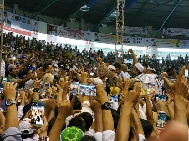 Ratusan ribu massa menyambut Capres Prabowo Subianto di GOR Pekanbaru, Riau beberapa hari lalu. 