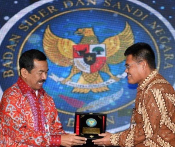 Kepala Badan Siber dan Sandi Negara (BSSN) Mayjen (Purn) TNI Djoko Setiadi (kiri). Foto: Antara.