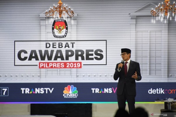 Ini penampilan Cawapres Sandiaga Salahuddin Uno dalam debat Minggu malam. 