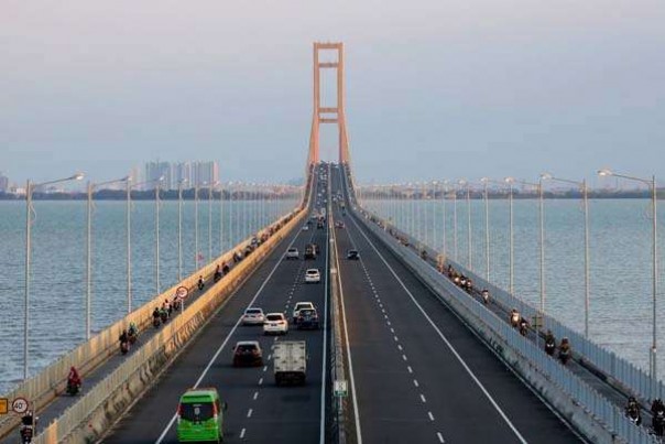 Jembatan Suramadu Jawa Timur. 