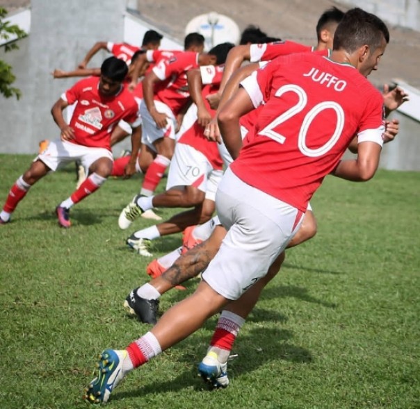 Skuad Semen Padang FC saat berlatih (foto: @semenpadangfcid)