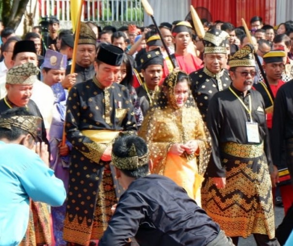 Jokowi dan Ibu Negara saat mengunjungi LAM Riau beberapa waktu lalu (Dokumen)
