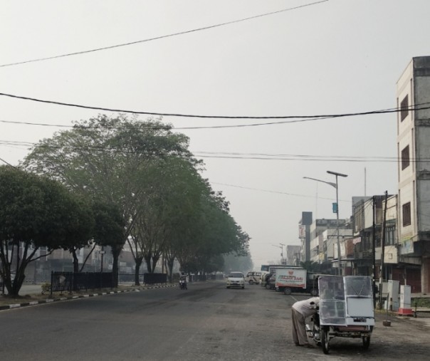 Tampak kabut asap menyelimuti Kota Dumai pada Jumat pagi (Foto Riau1)