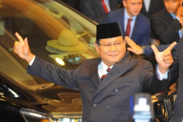 Capres Nomor urut 02, Prabowo Subianto tiba di lokasi debat Pilpres 2019 putaran keempat di Hotel Shangrila Jakarta (merdeka.com)