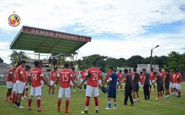 Skuad Semen Padang FC saat menjalani latihan rutin