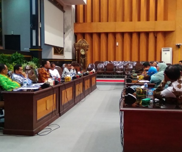 Rapat dengar pendapat Komisi III DPRD Pekanbaru bersama pihak Dinas Pendidikan dan Pemko Pekanbaru, Selasa (22/1/2019). Foto: Pekanbaru.go.id.