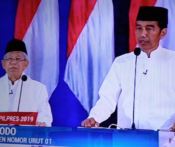 Pasangan Capres dan Cawapres Jokowi-Ma'ruf Amin dalam debat pamungkas. Foto: Riau1.