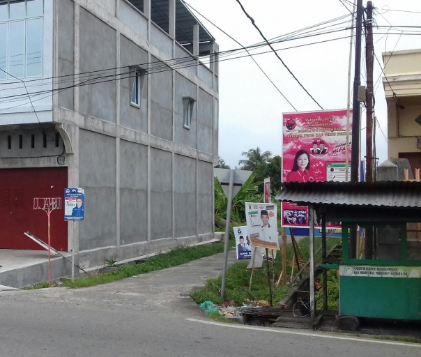 Sejumlah APK di ruas jalan Alah Air