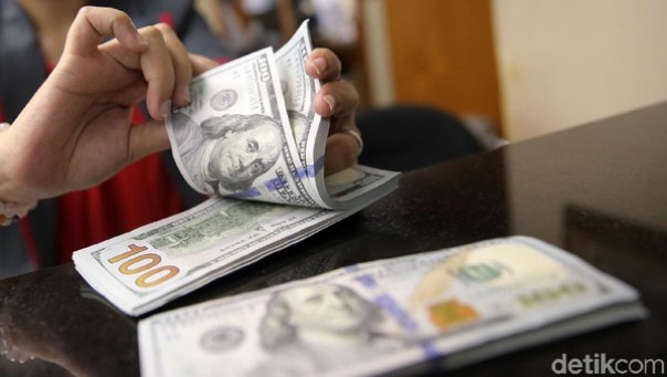 Uang Dolar AS.