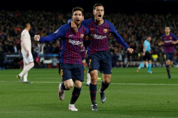 Pemain Barcelona Lionel Messi dan Coutinho meluapkan kegembiraannya usai kalahkan MU. 
