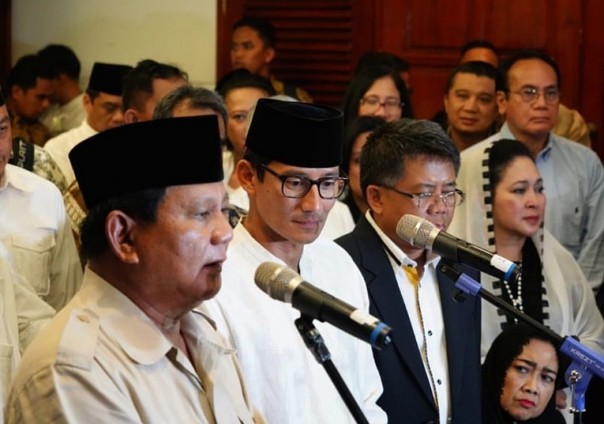 Prabowo Subianto bersama Sandiaga Salahuddin Uno mendeklarasikan kemenangan sebagai Presiden dan Wakil Presiden Indonesia terpilih beberapa waktu lalu