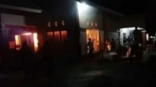 Gudang logistik kotak suara KPU Pesisir Selatan terbakar Senin dinihari. 