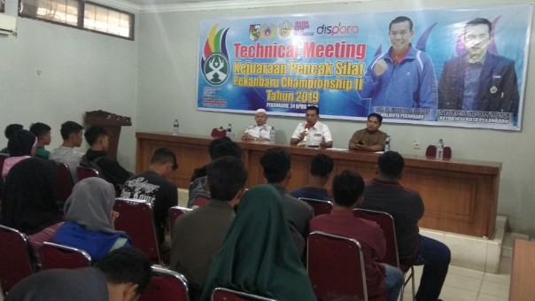 Kepala Dispora Kota Pekanbaru, Zulfahmi Adrian buka kegiatan technical meeting Kejuaraan Pencak Silat Pekanbaru Championship II 2019 di Kantor Dispora Kota Pekanbaru (foto: barkah/riau1.com)