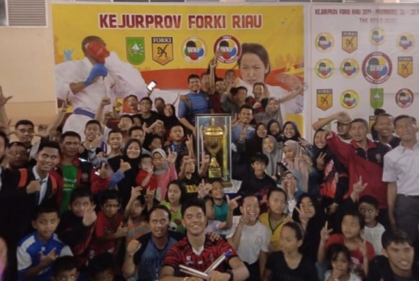Tim Inkanas Riau meraih juara umum Kejurprov Forki Riau XII 2019