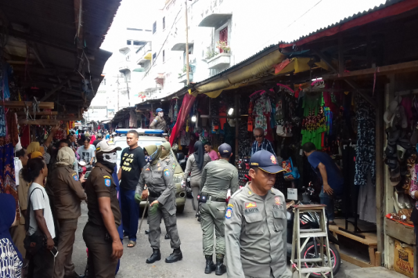 Penertiban PKL oleh Satpol PP Meranti di Pasar Sandang Pangan