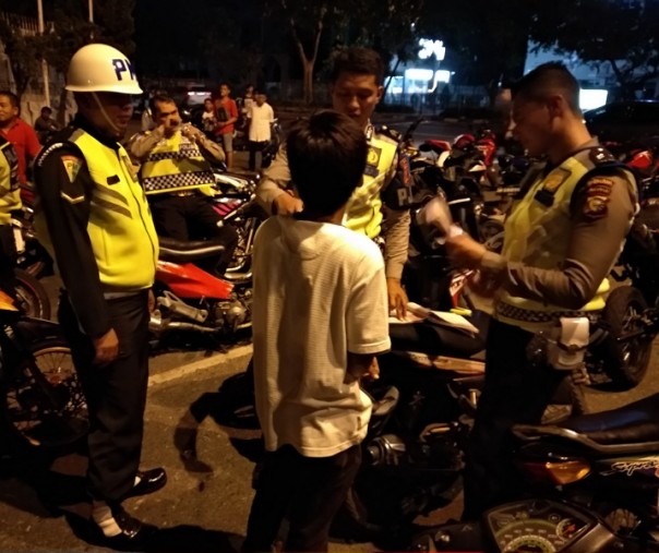 Operasi besar-besaran oleh Polda Riau mengantisipasi geng motor, Jumat dini hari (Foto: Riau1)
