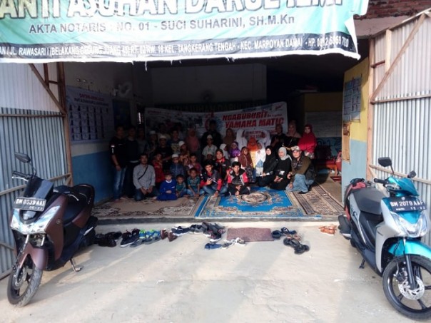 Puluhan rider Yamaha matic mengunjungi Panti asuhan Darul Ilmi Marpoyan Damai Pekanbaru